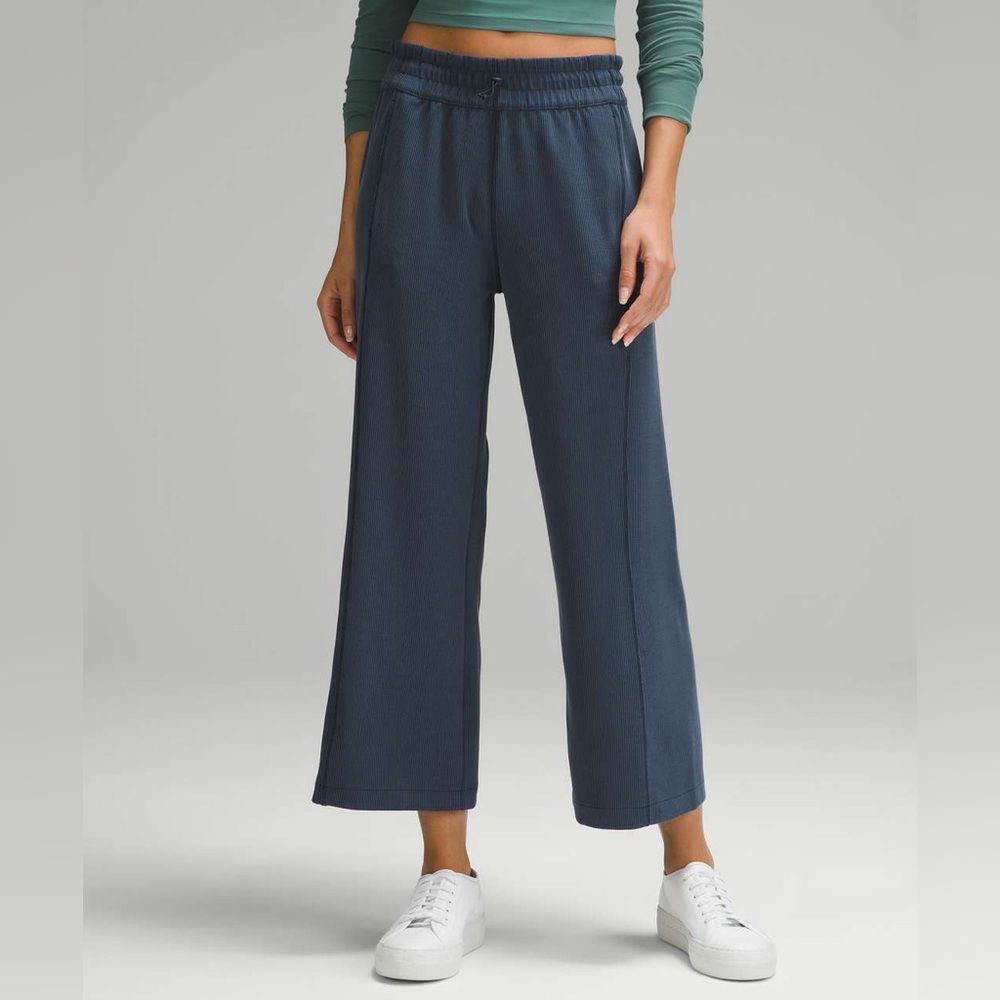 Lululemon Ribbed Softstreme Mid-Rise Wide-Leg Cropped Pant 25" True Navy size 14